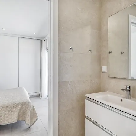 Ocean Chic By The Apartamento