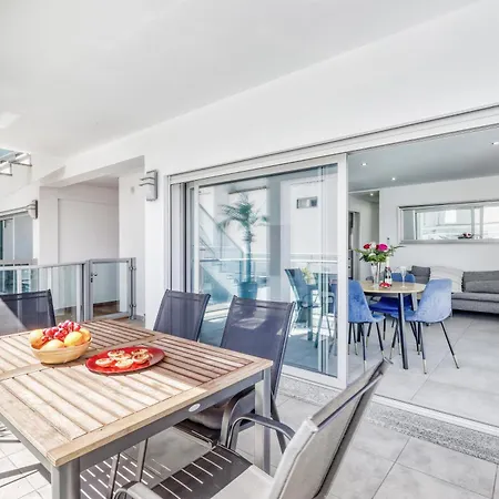 Ocean Chic By The Apartamento