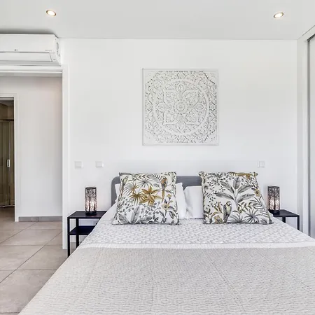 Ocean Chic By The Apartament *