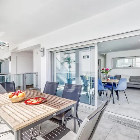 Ocean Chic By The Apartament