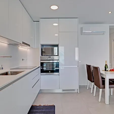 Ocean Chic By The דירה *