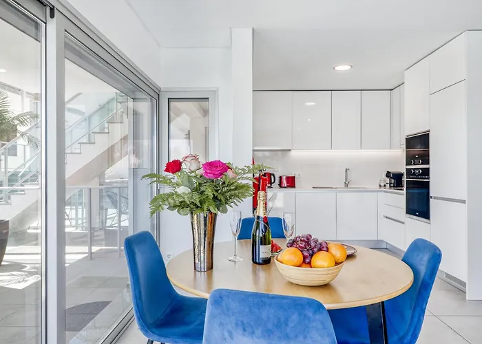 Ocean Chic By The Apartamento
