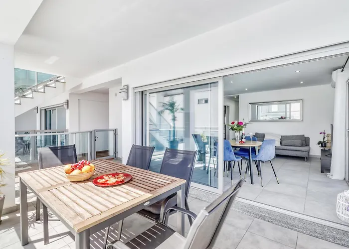 Ocean Chic By The Apartamento